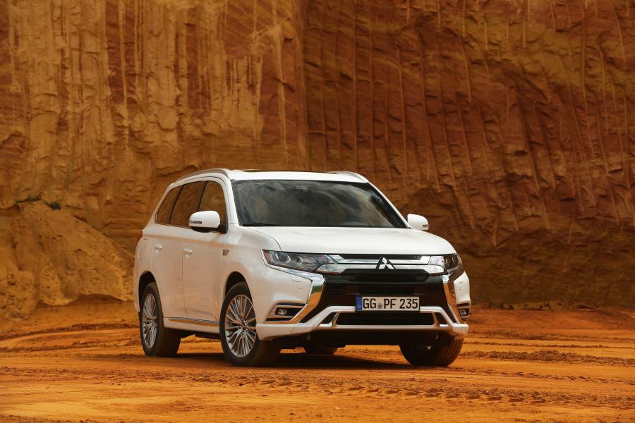  Mitsubishi Outlander PHEV 2018 года  (WW) (фото 35 из 43)